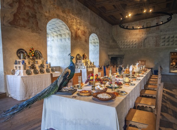 Interior of Kalmar Castle: The Easter table in the Grey Hall where Johan III ate his meals. Kalmar, Småland, Sweden, Scandinavia. Kalmar Castle was build in the 12th century. It was here that the Kalmar Union was signed in 1397. During the 16th century and the time of the Vasa kings the castle acquired its current design