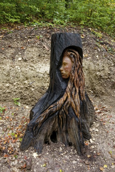 Wooden sculpture The Face of Urschel, Pfullinger Sagenweg, stories and legends, by woodsaw artist Billy Tröge, Ursulaberg, Pfullingen, Baden-Württemberg, Germany