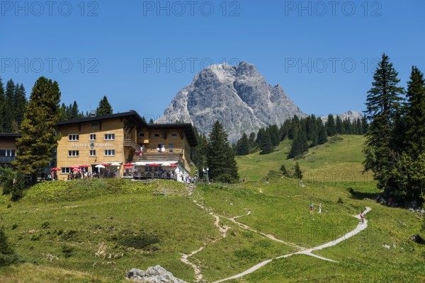 Berglandschaft und Berggasthof, Körbersee, Widderstein, Warth, Bregenzerwald, Vorarlberg, Alps, Austria