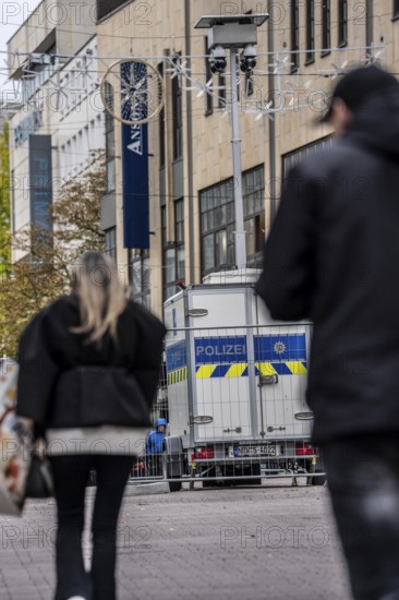 Police video surveillance at the Porsche pulpit, in front of the market church in downtown Essen, mobile monitoring system, crime focus, drug scene, images are transmitted in real time to the police control center, time-limited attempt to make the city safer and deter criminals, North Rhine-Westphalia, Germany