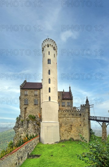 Lichtenstein Castle, also known as Württemberg's fairytale castle, built in the style of historicism, Lichtenstein, Swabian Jura, Baden-Württemberg, Germany