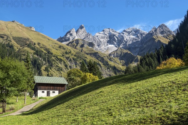 Old farmhouse in Einödsbach, behind Trettachspitze, autumn atmosphere, behind Trettachspitze, Oberstdorf, Oberallgäu, Allgäu, Bavaria Germany