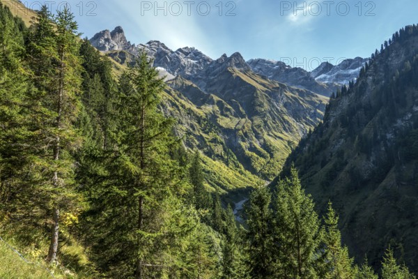 View of the Bacherloch Valley, in the back mountains of the Allgäu Alps with Trettachspitze, Mädelegabel, Hochfrottspitze and Bockkarkopf, near Einödsbach, Oberstdorf, Oberallgäu, Bavaria Germany