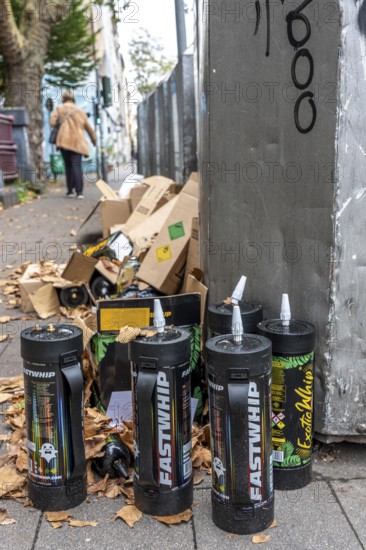 Empty cartridges filled with N2O, nitrous oxide gas, called laughing gas, officially it serves as a propellant to produce whipped cream in appropriate devices, but is often used as an intoxicant, party drug, misused, here mass, illegal disposal in addition to waste paper containers in Düsseldorf, North Rhine-Westphalia, Germany