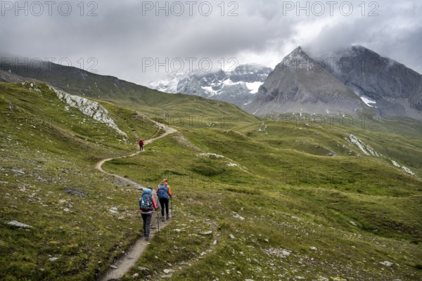 Hikers on hiking trail, cloudy mountain landscape, Hohe Tauern National Park, Carinthia, Austria