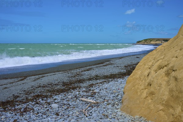 Rocky beach with waves and blue sky, Tuhawaiki Point Lighthouse or Jack's Point Lighthouse, Scarborough, Timaru, South Island, New Zealand