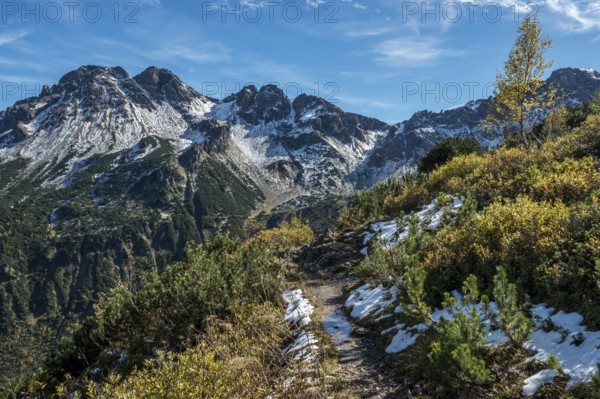 Hiking trail around the pulpit in autumn vegetation, in the back mountains of the Allgäu Alps, Allgäu, Vorarlberg, Austria