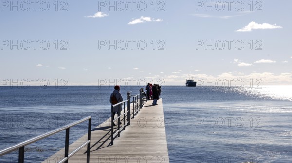 Jetty on the south beach in sunny autumn weather, Fehmarn island, 18.10.2025, Fehmarn, Schleswig-Holstein, Germany