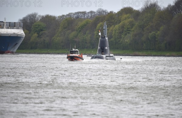 Warship, submarine, submarine TKMS Submarine 01 sails in the Kiel Canal, Schleswig-Holstein, Germany