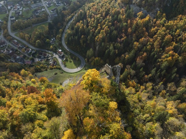 Aerial view of the viewpoint, shovels and Hausen Castle, also known as the Hausen ruins, surrounded by autumn vegetation, a ruin of a castle above the village of Hausen in the valley in the Upper Danube Valley, Beuron, Sigmaringen district, Baden-Württemberg, Germany