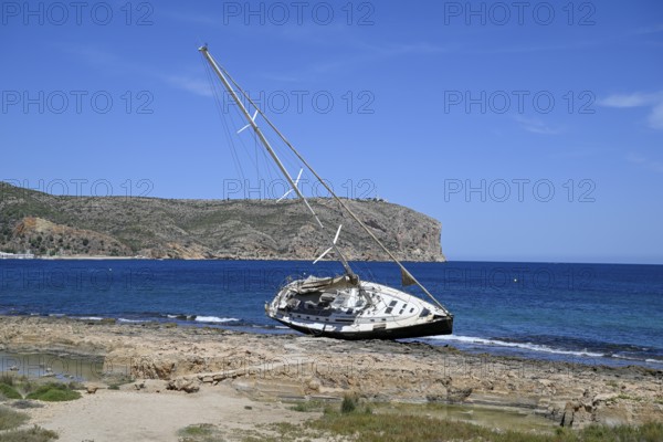 Stranded sailing yacht, storm, severe weather, Jávea or Xàbia, Alicante Province, Comunidad Valenciana, Spain