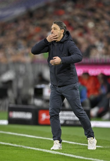 Coach Niko Kovac Borussia Dortmund BVB on the sidelines gesture gesture TV camera, German Classico, FC Bayern Munich FCB versus Borussia Dortmund BVB, Allianz Arena, Munich, Bayern, Germany