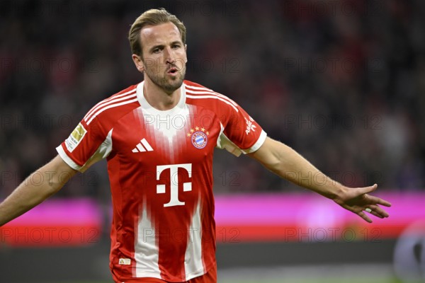 Goal cheers Harry Kane FC Bayern Munich FCB (09) German Classico, FC Bayern Munich FCB versus Borussia Dortmund BVB, Allianz Arena, Munich, Bayern, Germany