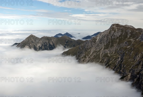 View from the Nebelhorn summit to mountains of the Allgäu Alps, mountains rising from fog in the valley, Oberstdorf, Oberallgäu, Allgäu, Bavaria, Germany