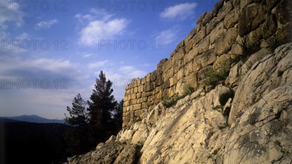 Cyclopian wall of the Acropolis, outer wall, archaeological site, UNESCO World Heritage Site, Mycenae, Mycenae, important city in pre-classical times, Peloponnese, peninsula, Greece