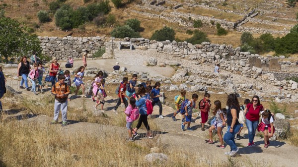 Group of students, archaeological site, UNESCO World Heritage Site, Mycenae, Mycenae, important city in pre-classical times, Peloponnese, peninsula, Greece