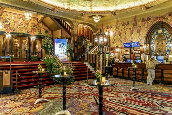 Foyer of the Tuschinski Theatre, Pathé Tuschinski, traditional cinema in the Art Deco style of the 1920s, Reguliersbreestraat, Amsterdam, the Netherlands