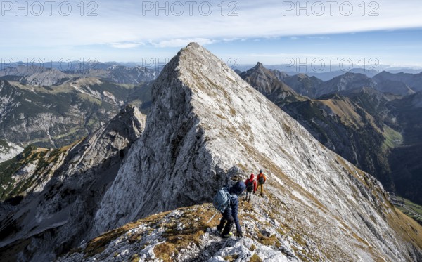 Mountaineer on the ridge of the Gamsjoch, mountain panorama, transition to the main summit of the Gamsjoch, in autumn, Rißtal in the Eng, Karwendel, Tyrol, Austria