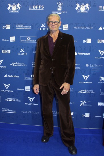 Götz Otto, DEUTSCHER SCHAUSPIELPREIS 2025, Red Carpet at the PULLMAN BERLIN SCHWEIZERHOF, Berlin, 09.10.2025