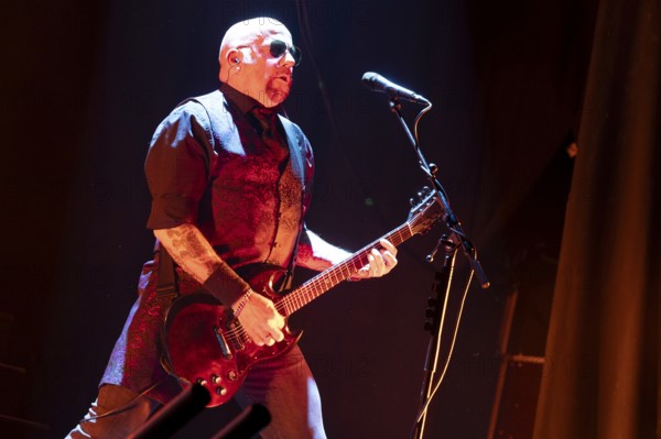 Carl Fornia, guitarist, Mono Inc., dark rock band, D, live on Live 2025 Tour at the Columbiahalle in Berlin on 10 October 2025