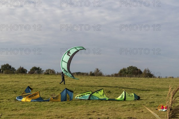 Kitesurfer packing up, Falshöft, Pommerby, Schleswig-Holstein, Germany
