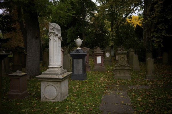 Gravestones, grave, graves, Israelite, Jewish cemetery, Hoppenlauf cemetery, oldest preserved cemetery in Stuttgart, autumn leaves, autumn, autumnal, Baden-Württemberg, Germany