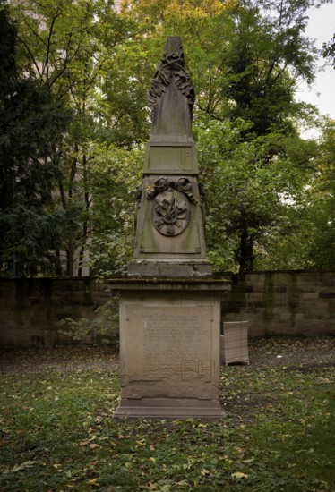 Gravestone, Grave of Gottlieb Christian Eberhard von Etzel, royal Württemberg chief architect and town planner, Graves, Hoppenlauf Cemetery, oldest surviving cemetery in Stuttgart, Autumn leaves, Autumn, autumnal, Baden-Württemberg, Germany