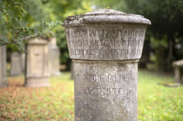 Gravestone, grave, graves, inscription, Hoppenlauf cemetery, oldest preserved cemetery in Stuttgart, autumn leaves, autumn, autumnal, Baden-Württemberg, Germany