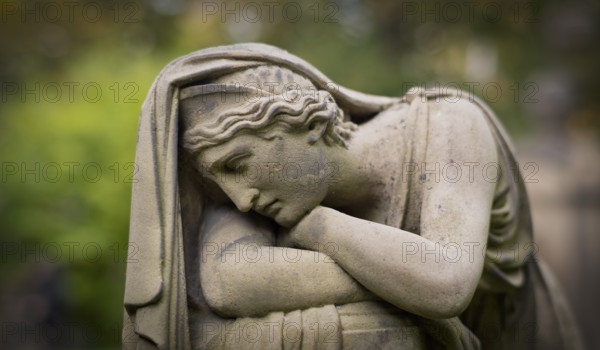 Mourning, woman on gravestone, statue, sad, grave, graves, Hoppenlauf cemetery, oldest preserved cemetery in Stuttgart, Baden-Württemberg, Germany