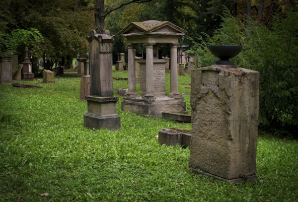 Gravestones, grave, graves, Hoppenlauf cemetery, oldest preserved cemetery in Stuttgart, autumn, autumnal, Baden-Württemberg, Germany