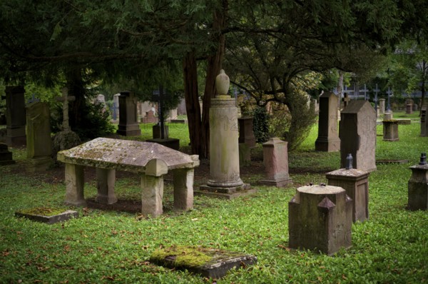Gravestones, grave, graves, Hoppenlauf cemetery, oldest preserved cemetery in Stuttgart, Baden-Württemberg, Germany