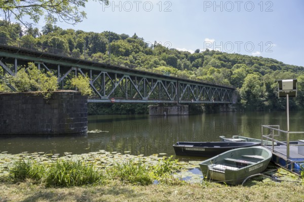 Railway bridge over the Ruhr, Kettwig, Essen, Rur region, North Rhine-Westphalia, Germany
