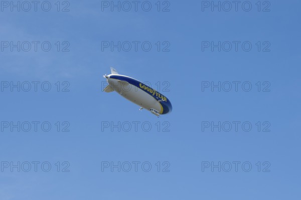 Zeppelin NT, airship in the sky, Mülheim an der Ruhr, Rurgebiet, North Rhine-Westphalia, Germany