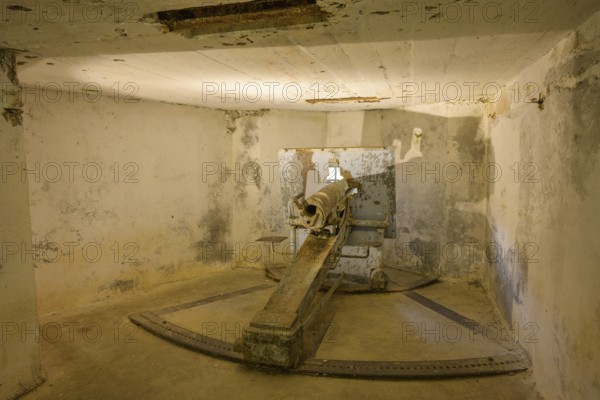 Gun emplacement in Fort de Vaux from the 1st World War, Douaumont, Département Meuse, France