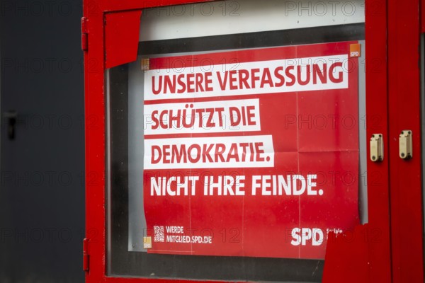 Poster of the SPD in Ludwigshafen with the text UNSERE VERFASSUNG SCHÜTZT DIE DEMOKRATIE. NOT YOUR ENEMIES***In the mayoral election, Joachim Paul (AfD) was not authorised to stand for election by the city's election committee