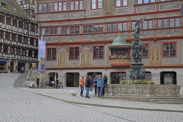 Renaissance town hall with Neptune fountain, market stall and pedestrians, Am Markt, Tübingen, Neckartal, Baden-Württemberg, Germany