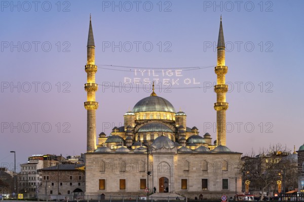 The New Mosque Yeni Cami at dusk, Eminönü, Istanbul, Turkey