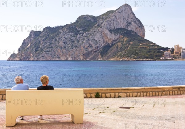 Beach promenade, palm trees, Playa La Fossa-Levante, Mediterranean Sea, bay, skyline, Calpe, Costa Blanca, Spain