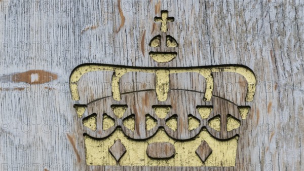 Golden crown carved in wood, Leina Bru wooden bridge, Kongevegen or King's Path over Dovrefjell, Olavsleden or Olav's Pilgrimage Route, Gudbrandsdalen or Gudbrandsdalen Valley, Norway