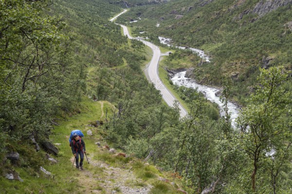 Pilgrims on the Kongevegen or King's Road, Olavsleden pilgrimage route, Drivdalen valley, ascent to Dovrefjell, E6 motorway, Oppdal municipality, Trøndelag county, Norway