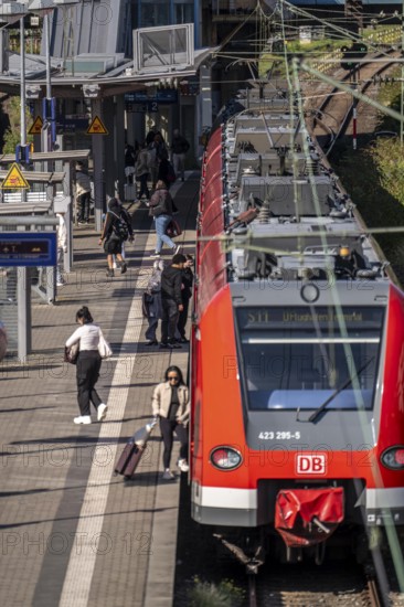 Düsseldorf-Wehrhahn station, S-Bahn and regional transport, North Rhine-Westphalia, Germany