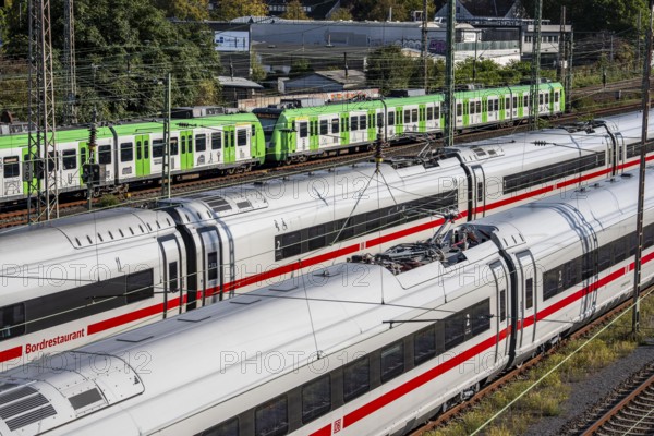 ICE trains on the railway line, S-Bahn train, north of Düsseldorf main station, North Rhine-Westphalia, Germany