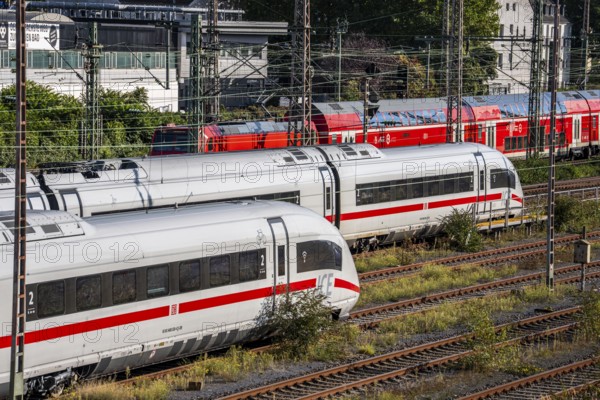 ICE trains on the railway line, IC, regional train, north of Düsseldorf main station, North Rhine-Westphalia, Germany