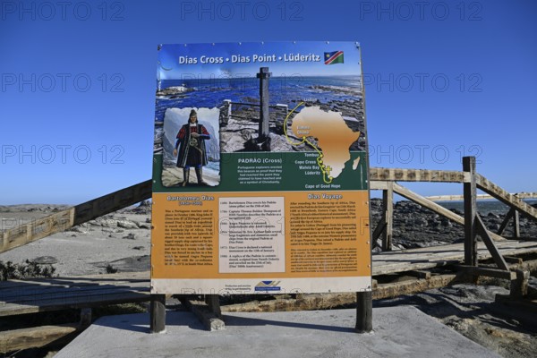 Schautafel nahe dem Dias Point oder Diaz Point, Dias-Kreuz, Lüderitz-Halbinsel, Region Karas, Namibia