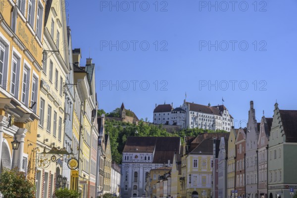 Blick von der Altstadt zur Burg, Landshut, Bayern, Deutschland