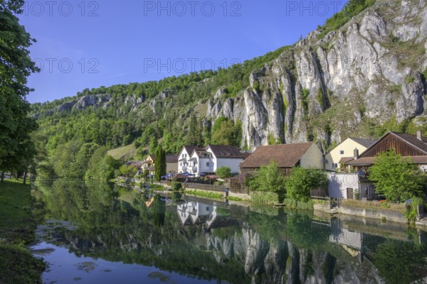 Blick von der alten Holzbrücke auf den Ort, Essing, Bayern, Deutschland