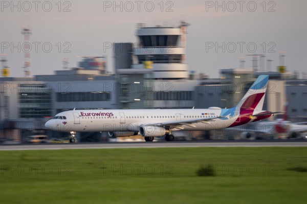 Eurowings Airbus A321 beim Start auf dem Flughaben Düsseldorf, DUS, Nordrhein-Westfalen, Deutschland