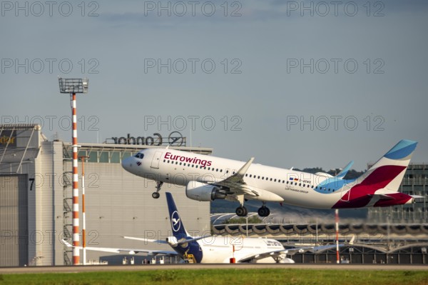 Eurowings Airbus A320 beim Start auf dem Flughaben Düsseldorf, DUS, Nordrhein-Westfalen, Deutschland