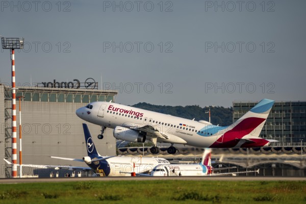 Eurowings Airbus A319 beim Start auf dem Flughaben Düsseldorf, DUS, Nordrhein-Westfalen, Deutschland