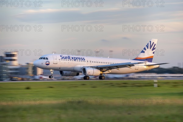 Sunexpress Boeing 737-800, landing at Düsseldorf Airport, North Rhine-Westphalia, Germany